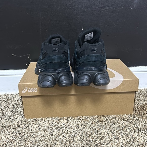 New Balance 9060 triple black suede - Picture 4 of 4